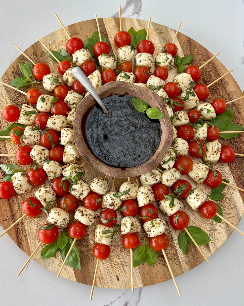 Festive Caprese Christmas Wreath: Stunning Edible Centerpiece Idea